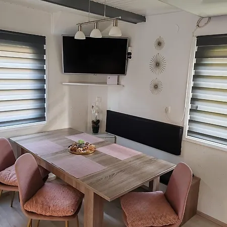 Emia Family House Catez