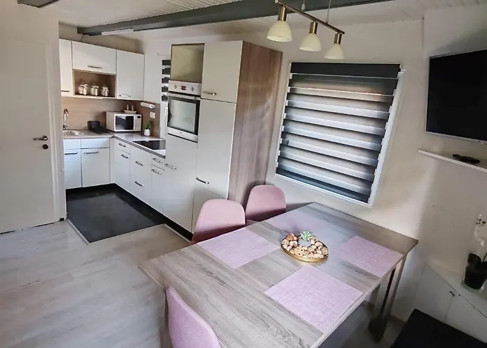 아파트 Emia Family House Catez *