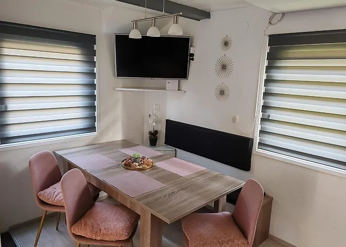 Emia Family House Catez